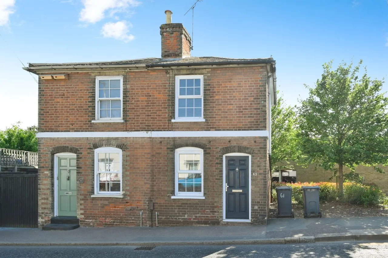 2 bed house for sale, Watton Road, Ware, SG12