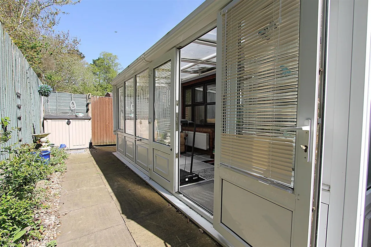 Skylark Way, Kidderminster, photo 13