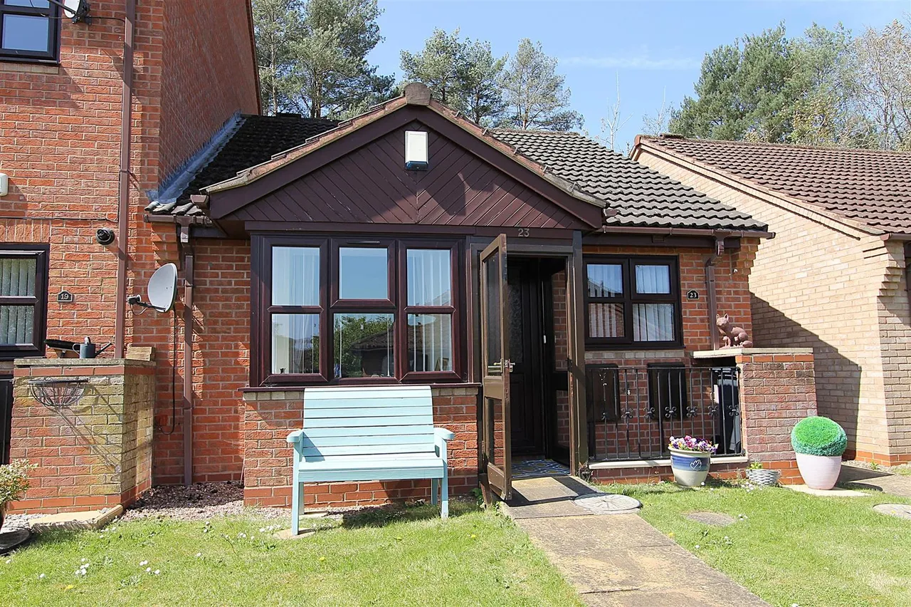 2 bed house for sale — Skylark Way, Kidderminster