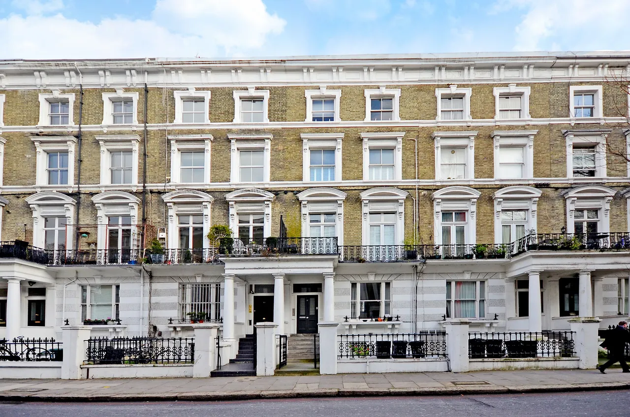 1 bed flat for sale — Flat 3, 17 Finborough Road, London
