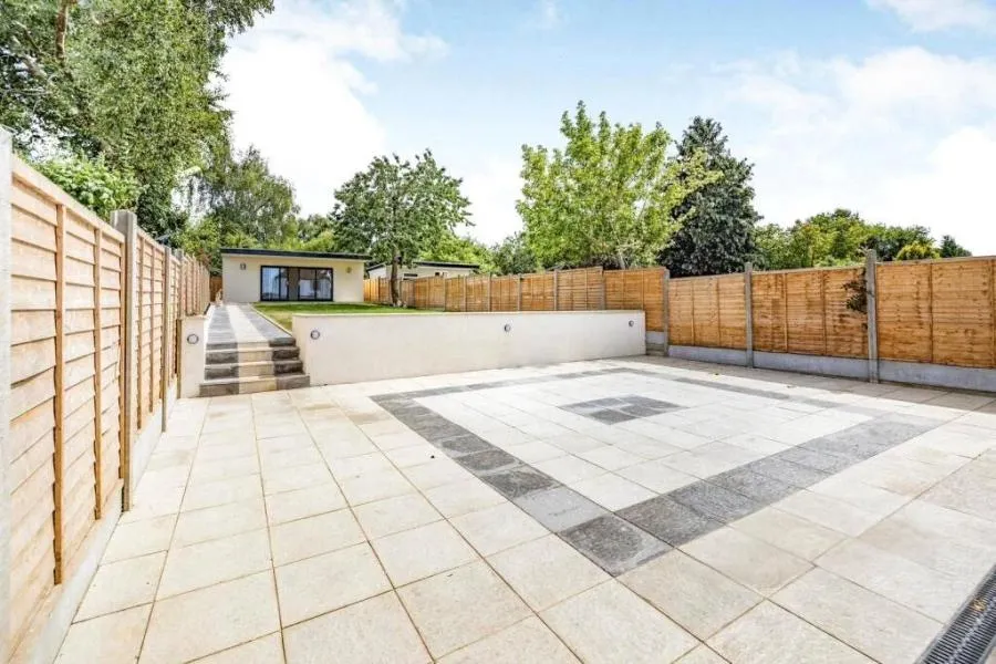 Hampermill Lane, Watford, WD19, photo 2