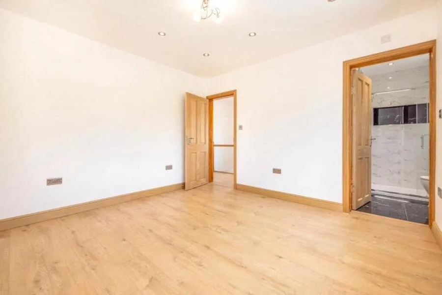 Hampermill Lane, Watford, WD19, photo 3