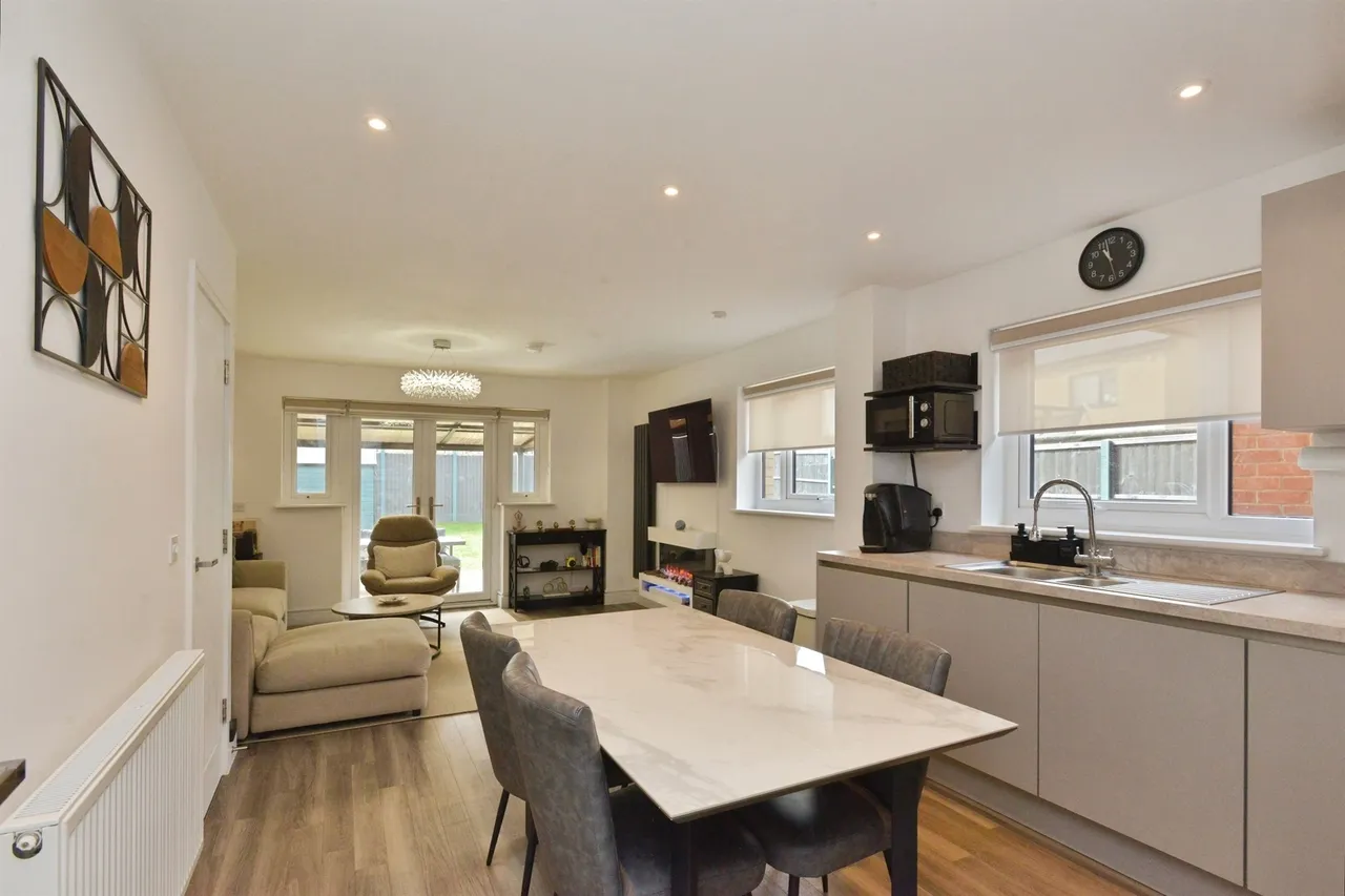 White Grove, Glebe Farm, MK17, photo 5