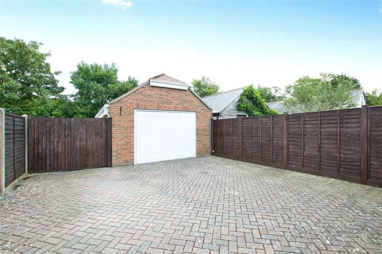 Hightown Road, Ringwood, BH24, photo 2