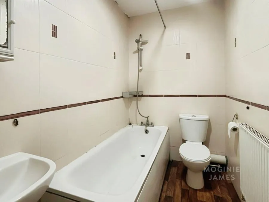 Newport Road, Roath, CF24, photo 2