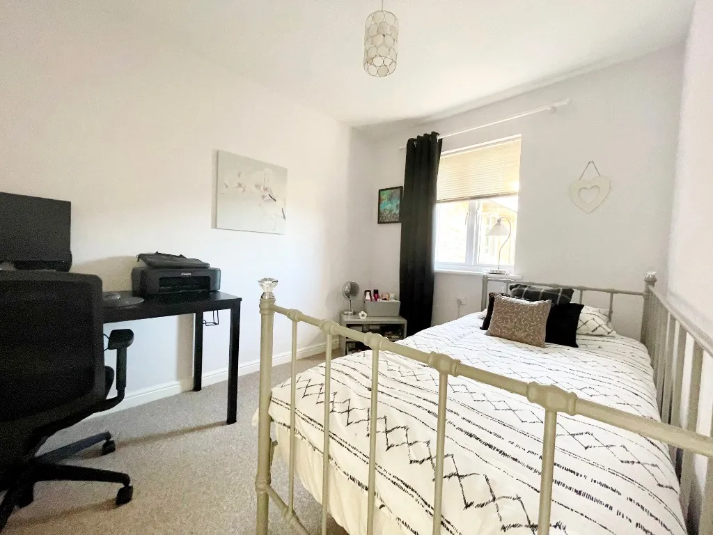 Lloyd Close, Cheltenham, GL51, photo 10
