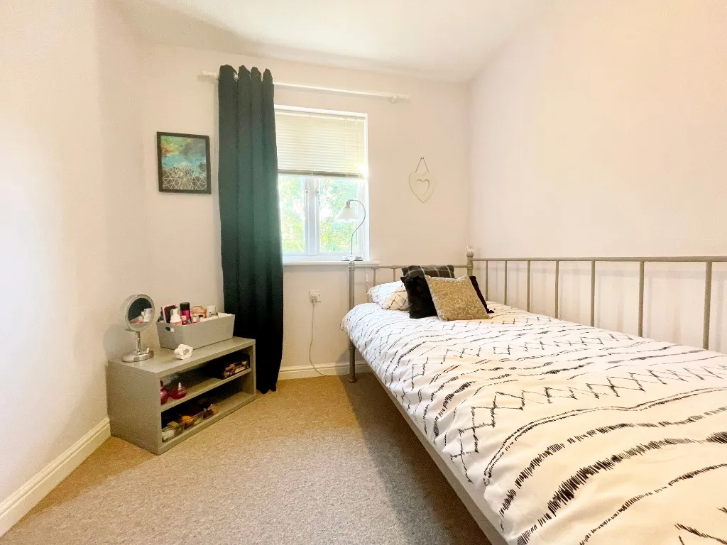 Lloyd Close, Cheltenham, GL51, photo 11