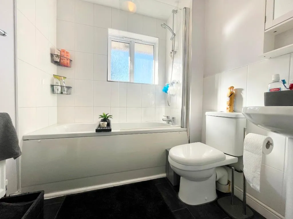 Lloyd Close, Cheltenham, GL51, photo 9