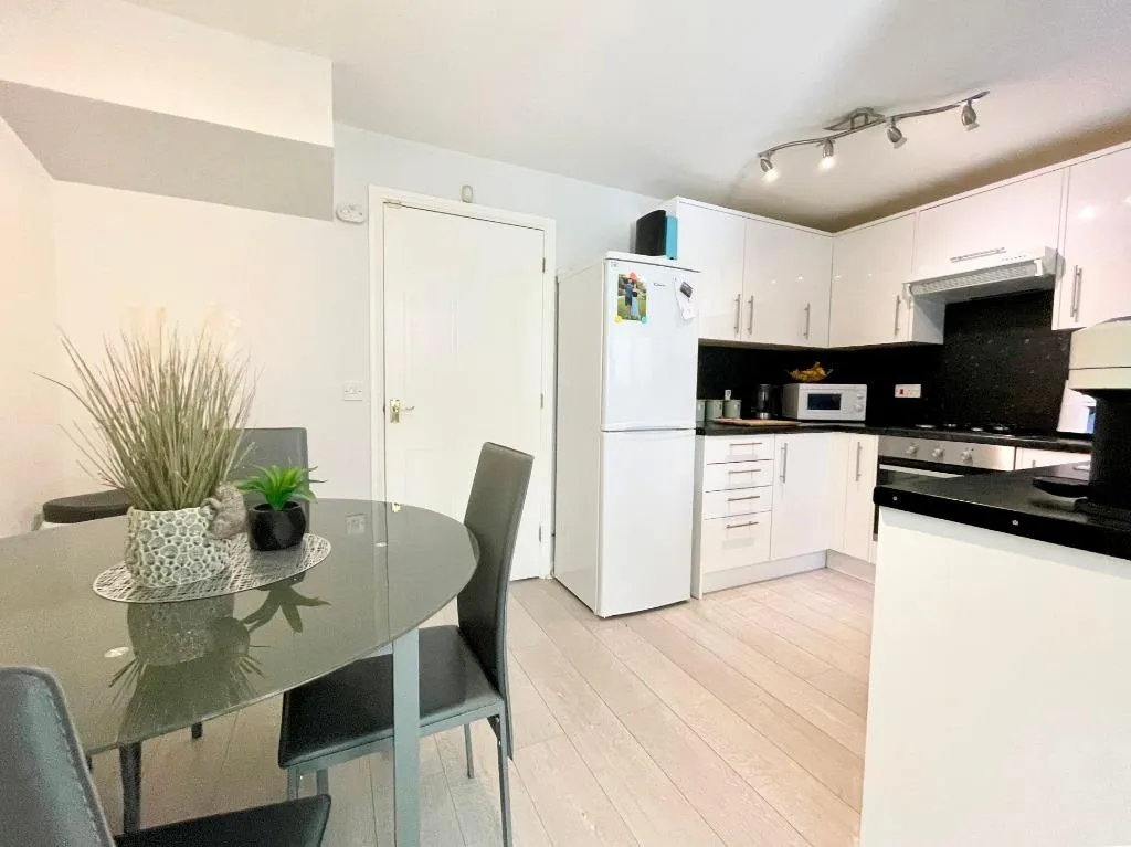 Lloyd Close, Cheltenham, GL51, photo 6