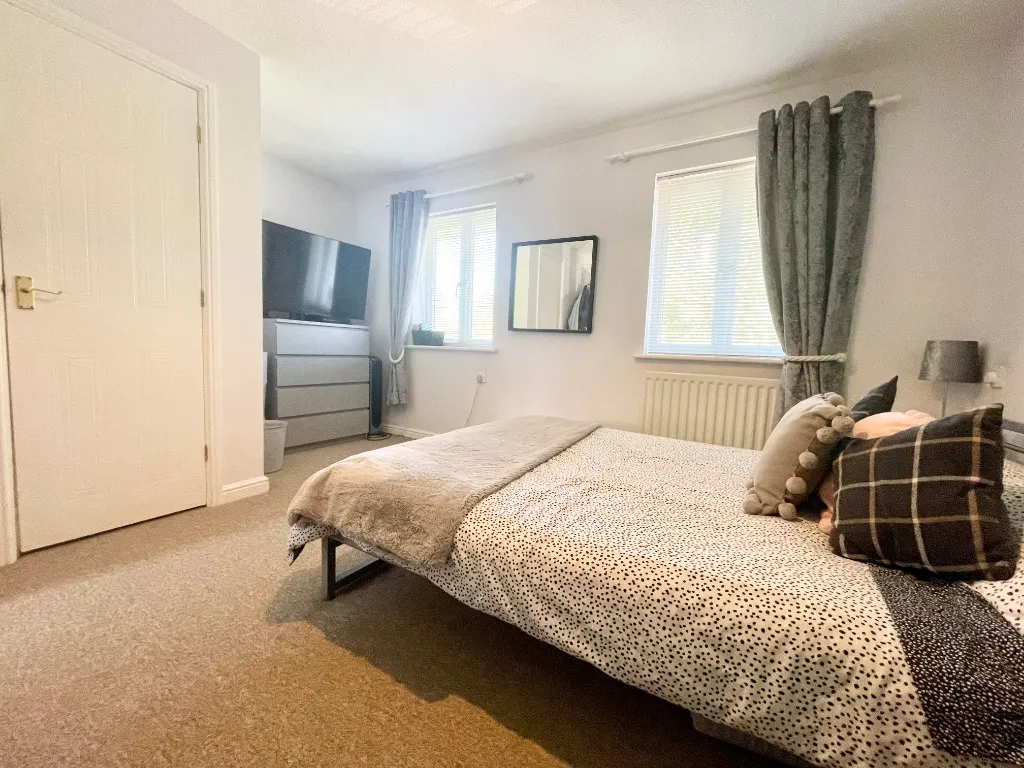 Lloyd Close, Cheltenham, GL51, photo 8