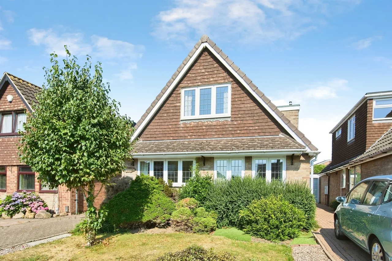 3 bed house for sale — Haven Baulk Avenue, Littleover, Derby