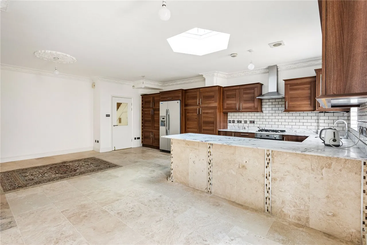 Topsham Road, London, SW17, photo 5