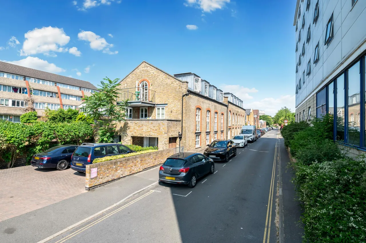North Road, TW8, photo 9