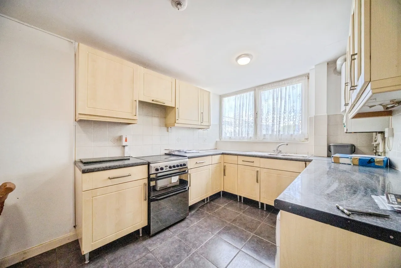 Nevis Grove, Bletchley, Milton Keynes, Buckinghamshire, MK2, photo 3