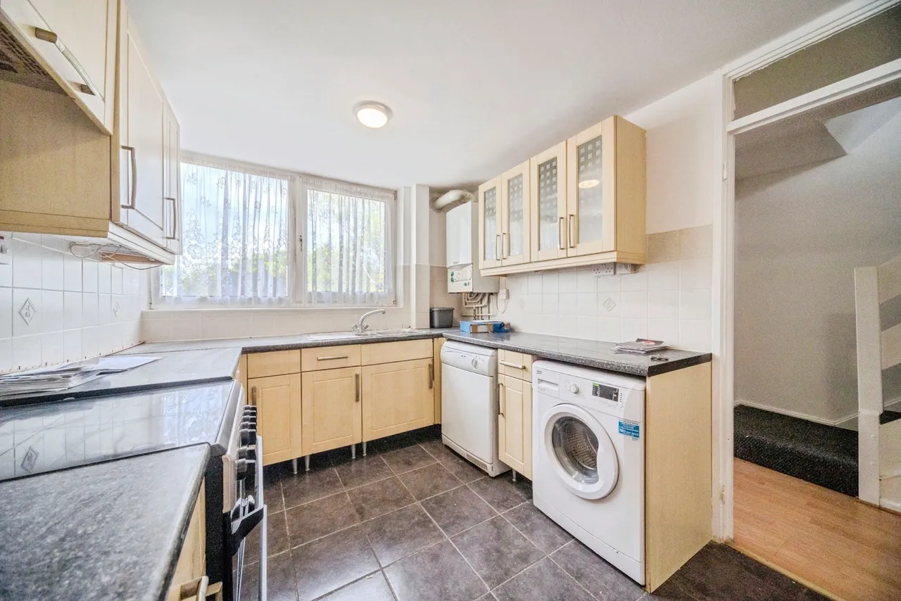 Nevis Grove, Bletchley, Milton Keynes, Buckinghamshire, MK2, photo 2