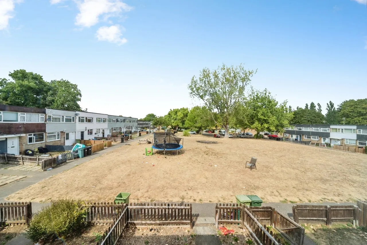 Nevis Grove, Bletchley, Milton Keynes, Buckinghamshire, MK2, photo 16