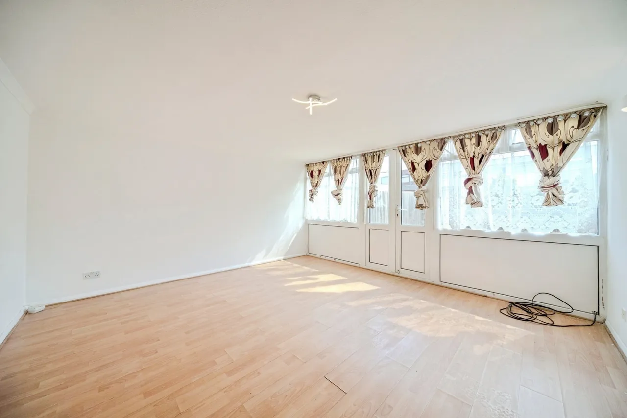 Nevis Grove, Bletchley, Milton Keynes, Buckinghamshire, MK2, photo 5