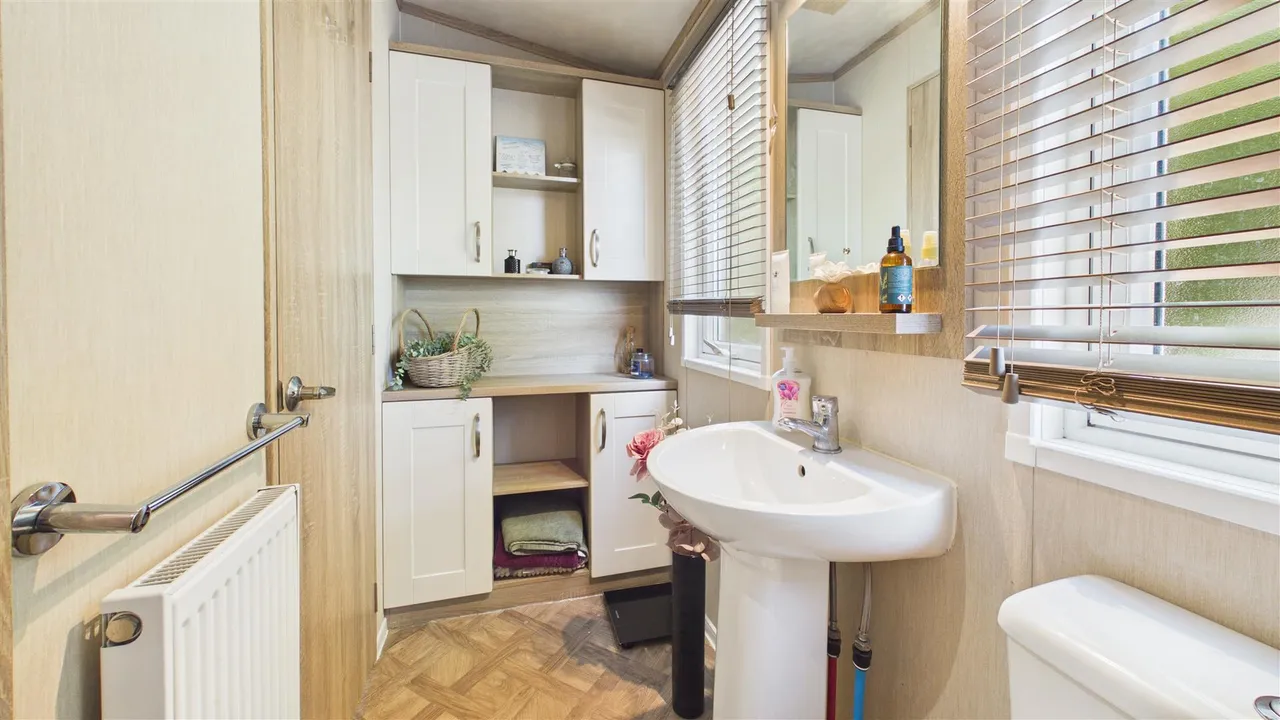 Barholm Road, Tallington, photo 11