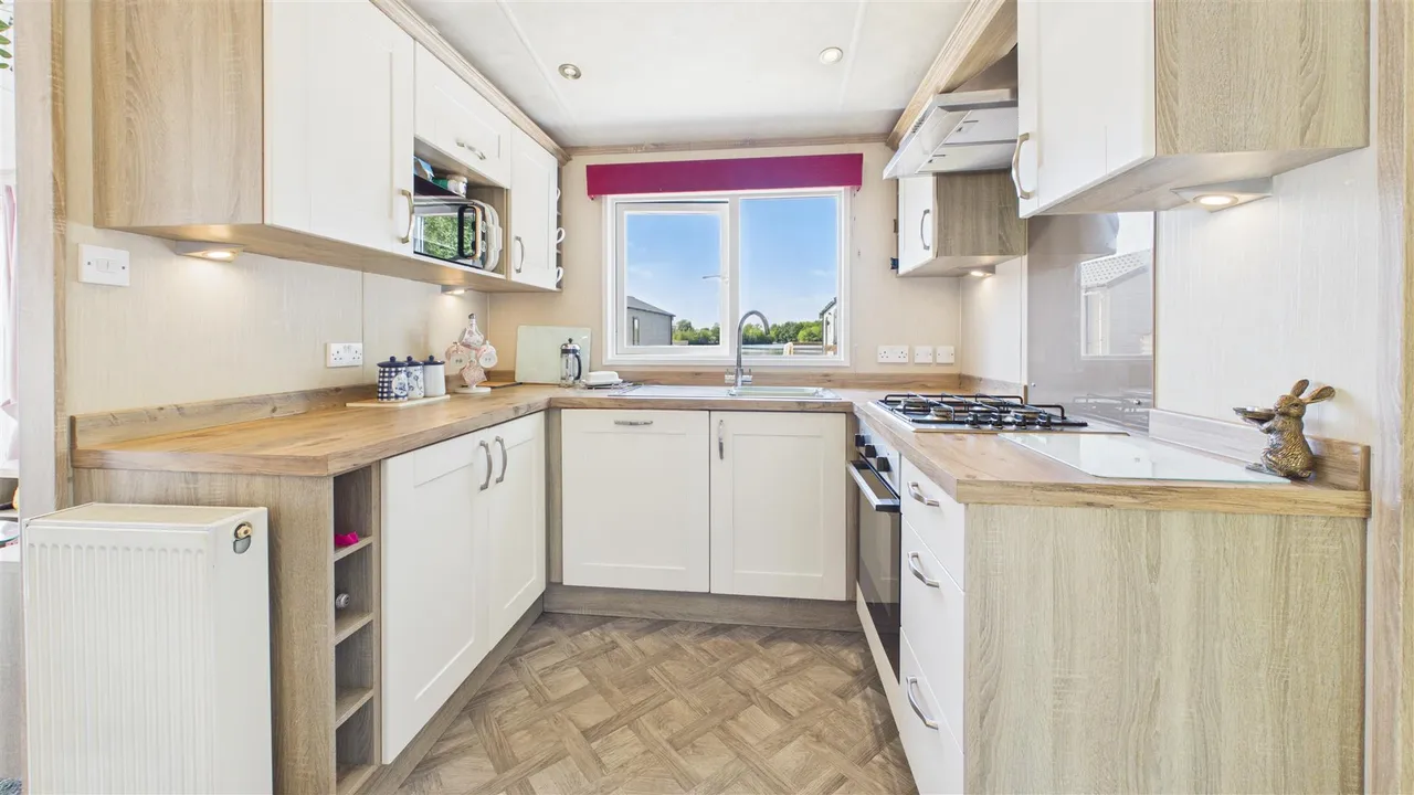 Barholm Road, Tallington, photo 4