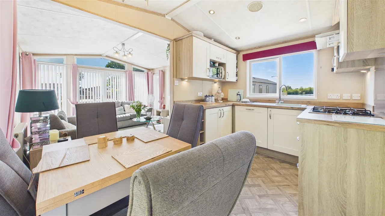 Barholm Road, Tallington, photo 5