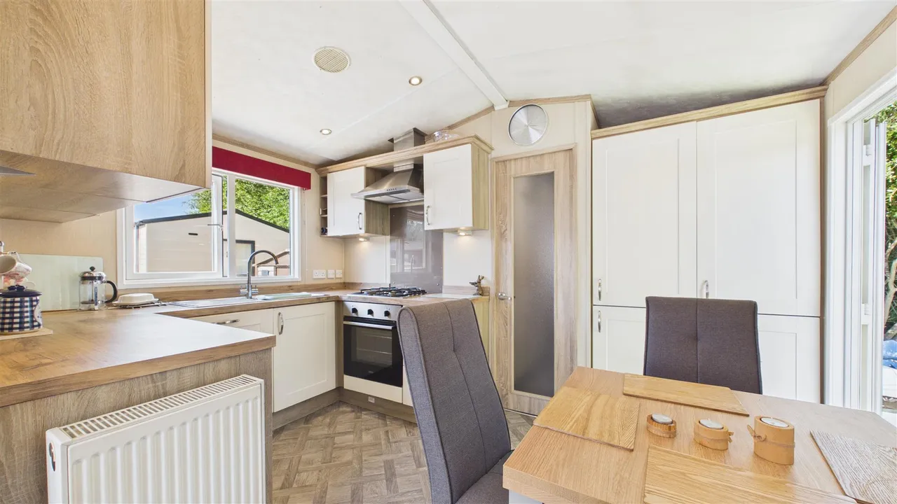 Barholm Road, Tallington, photo 6