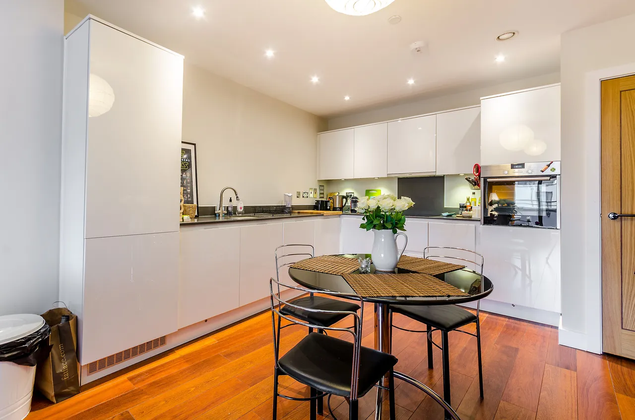 1 bed flat for sale — Flat 9, 9 St Marys Road, Surbiton