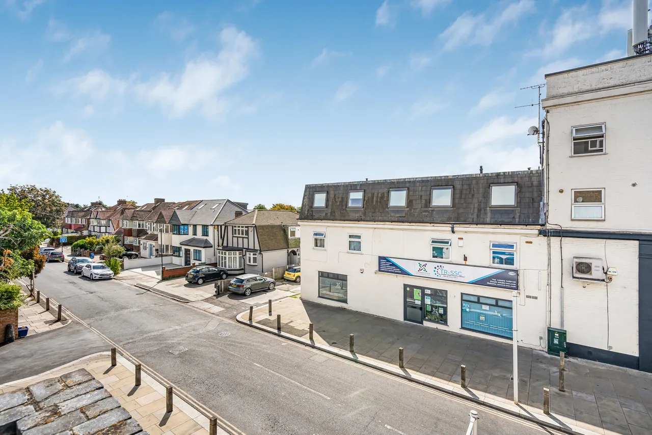High Street, Whitton, TW2, photo 12