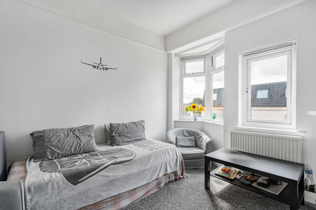 High Street, Whitton, TW2, photo 6