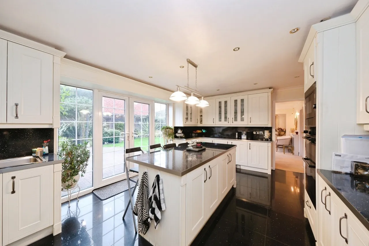 Carisbrooke Avenue, Gedling, Nottingham, Nottinghamshire, NG4, photo 4