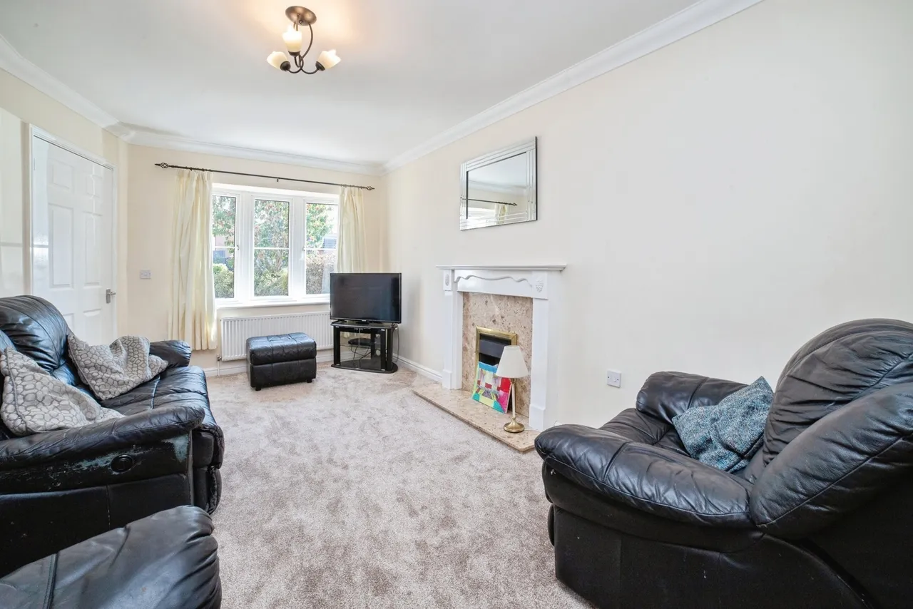 Lynton Drive, Sutton-in-Ashfield, Nottinghamshire, NG17, photo 2