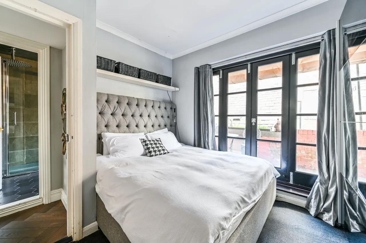 2 The Pink House, 65a Chalk Farm Road, London, photo 3