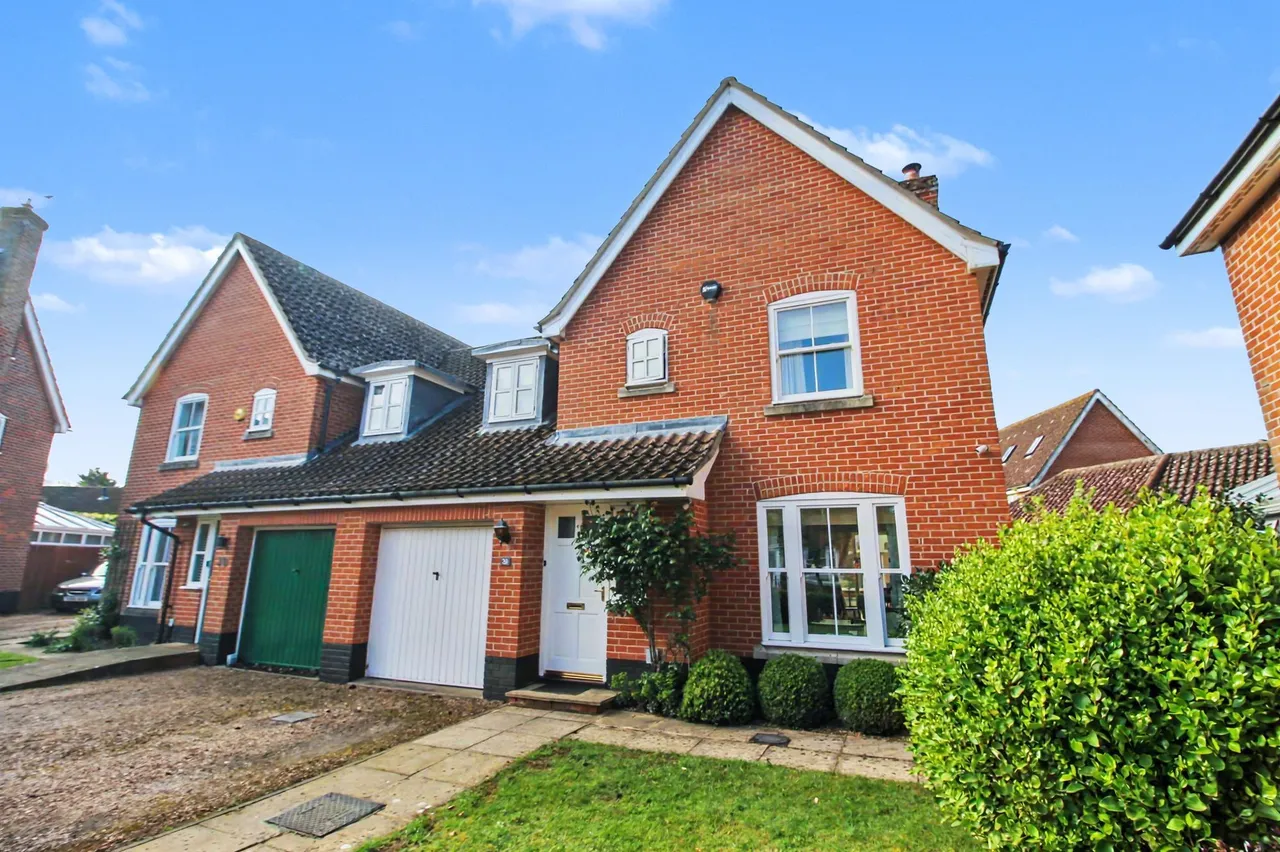 4 bed house for sale, Semi-Detached Home in Holt Built by H