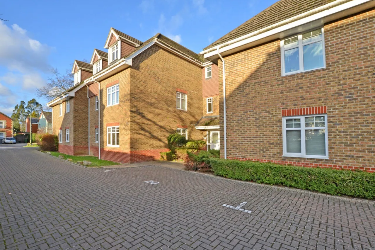Camberley, GU15, photo 10