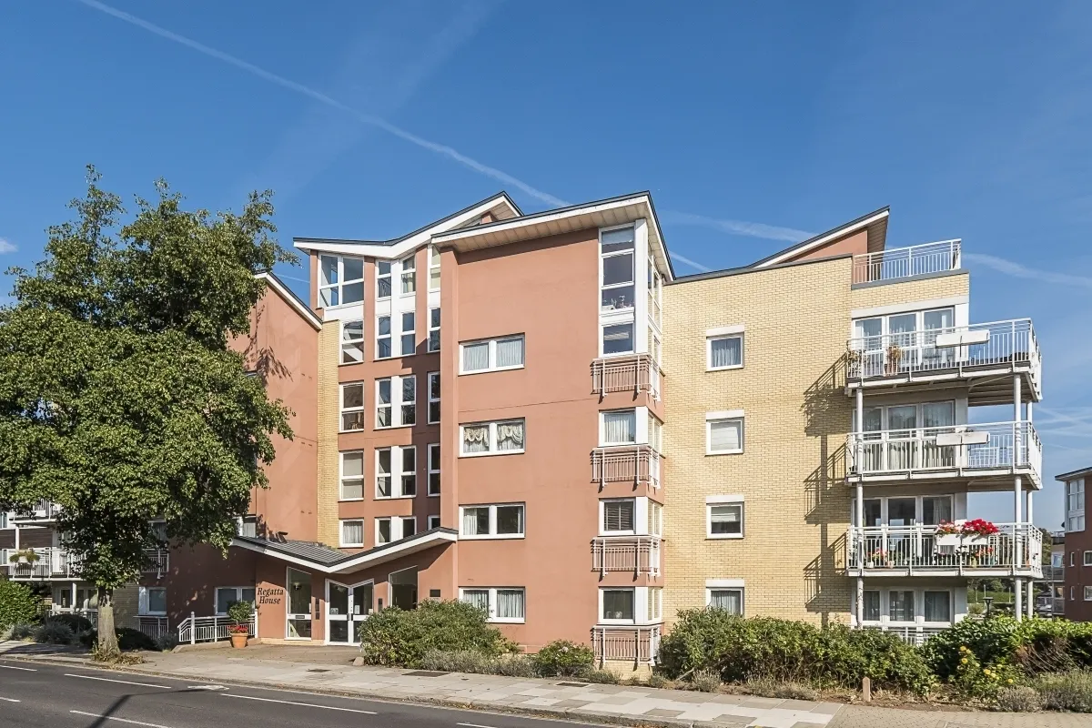 2 bed flat to rent, Twickenham Road, Teddington, TW11