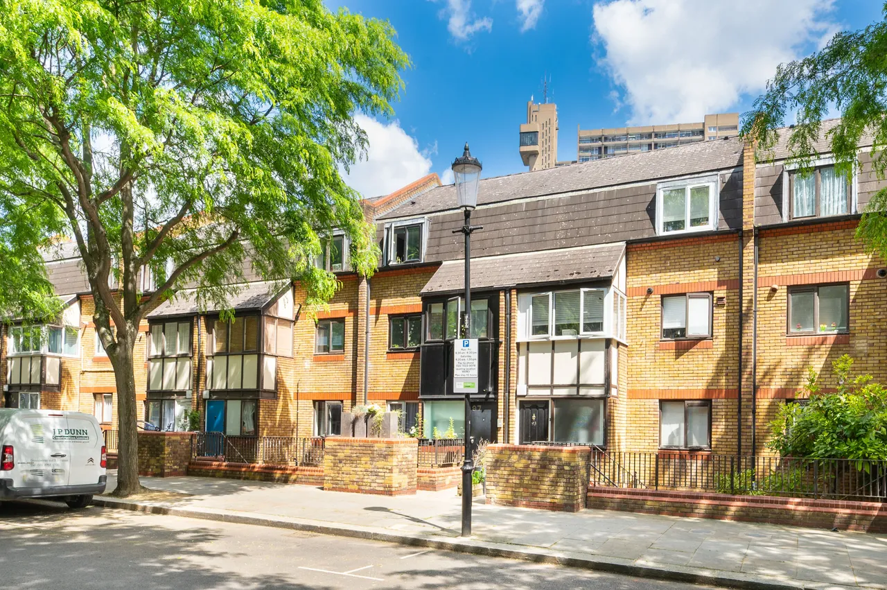 2 bed flat for sale — 97 St Ervans Road, London