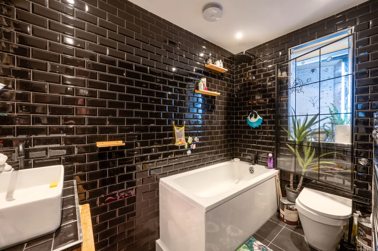97 St Ervans Road, London, photo 5