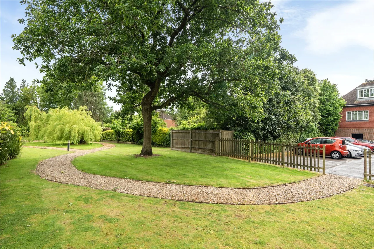 Marsh Road, Pinner, HA5, photo 12