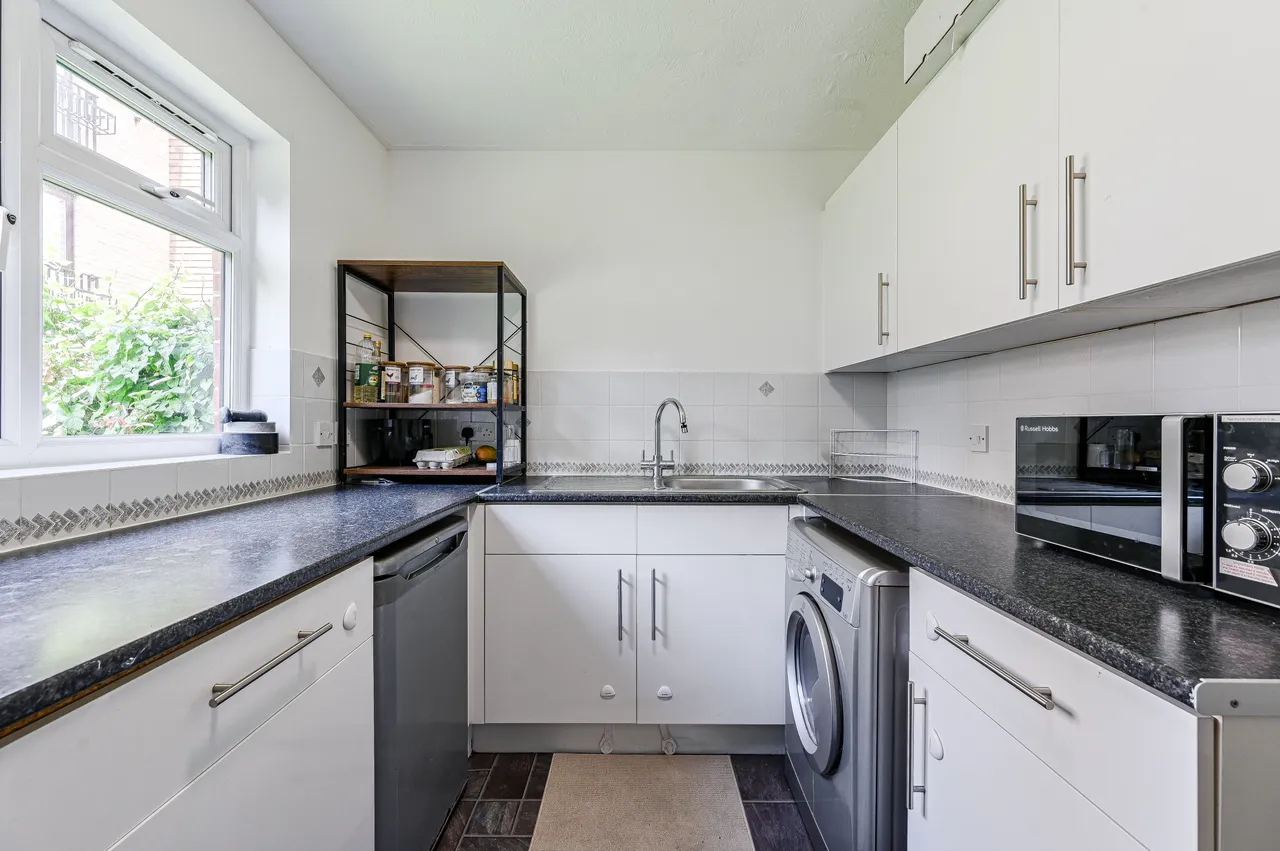 58 Gables Close, London, photo 10