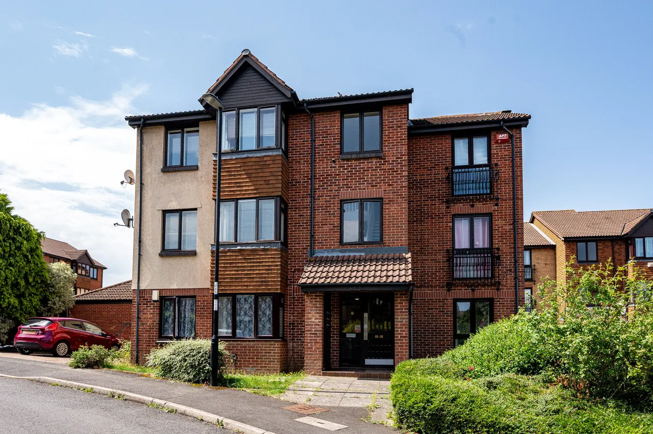 1 bed flat for sale — 58 Gables Close, London