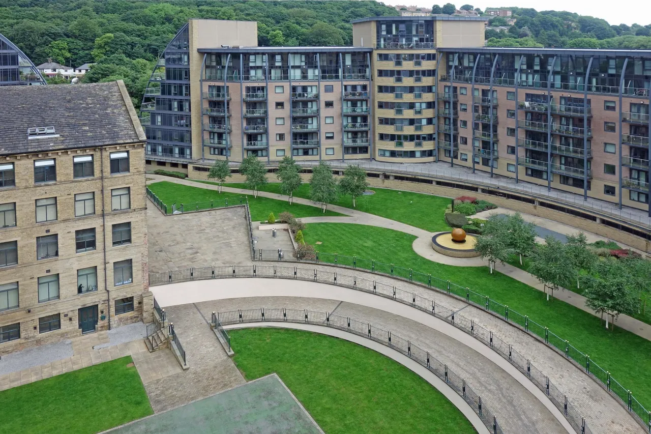 Salts Mill Road, West Yorkshire, Shipley, BD17, photo 3