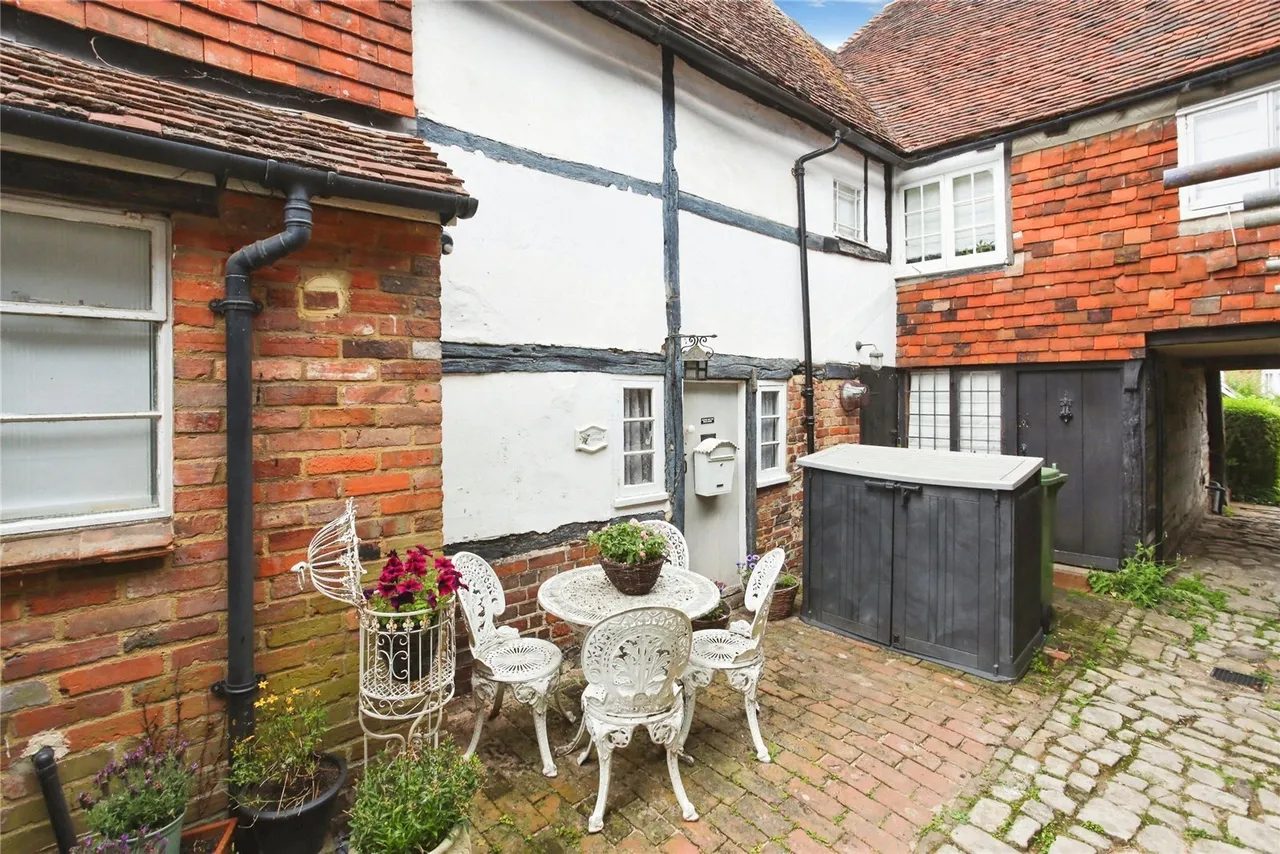 2 bed house for sale, High Street, Cranbrook, TN17