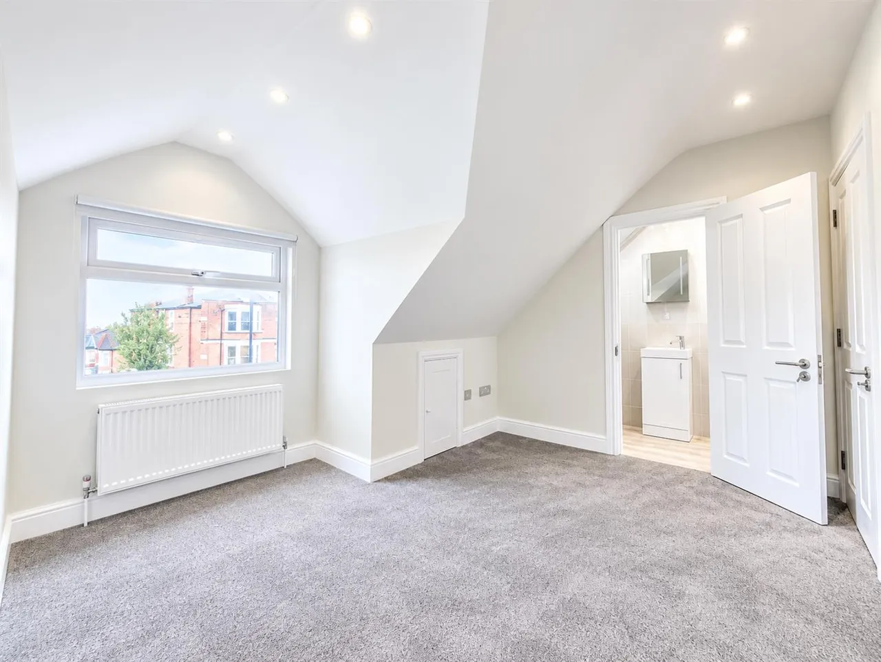 Green Lanes, Palmers Green, N13, photo 13