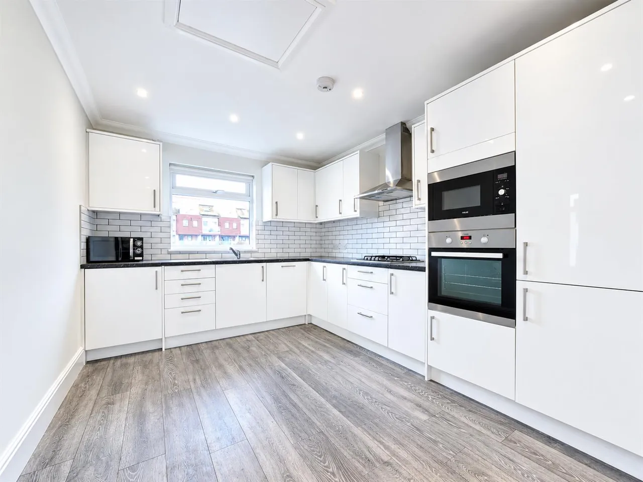 Green Lanes, Palmers Green, N13, photo 2