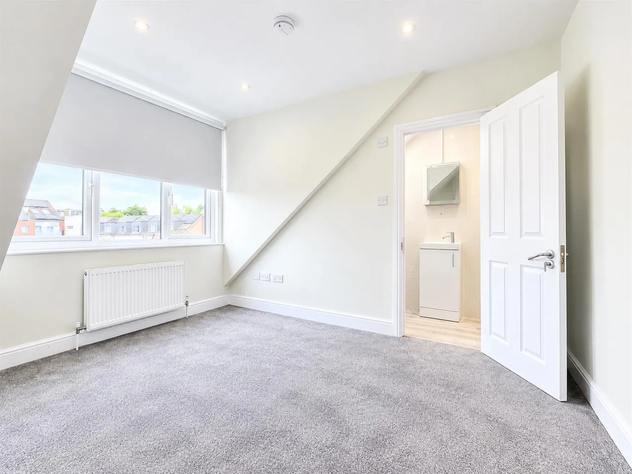 Green Lanes, Palmers Green, N13, photo 10
