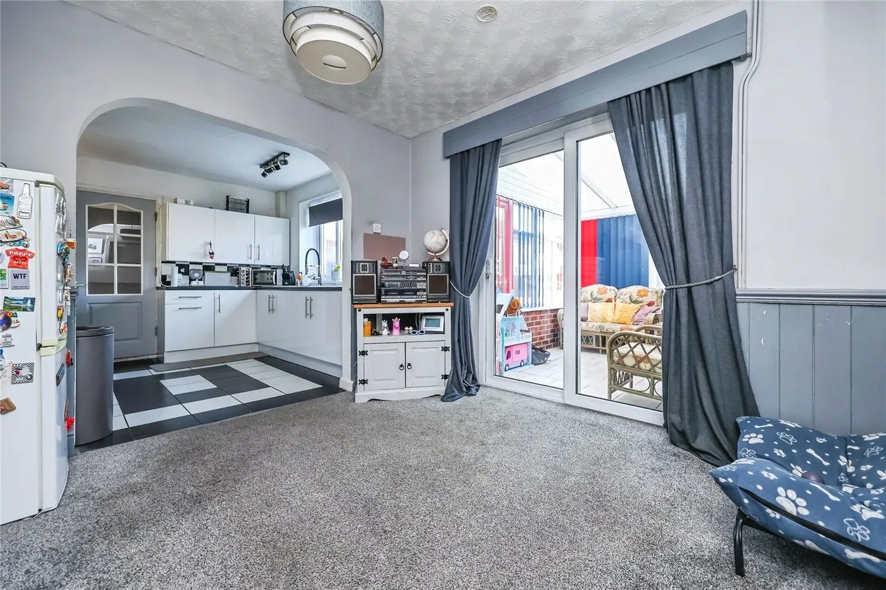 Foxearth Avenue, Clifton, Nottingham, NG11, photo 7