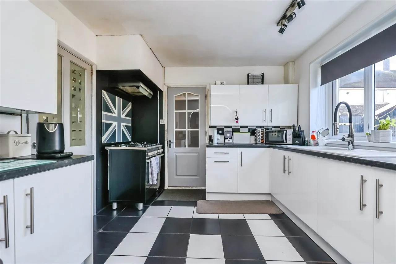 Foxearth Avenue, Clifton, Nottingham, NG11, photo 5