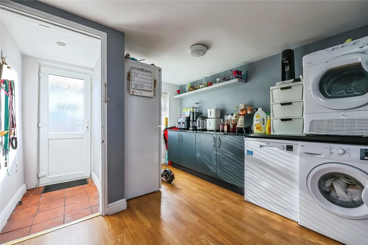 Foxearth Avenue, Clifton, Nottingham, NG11, photo 9