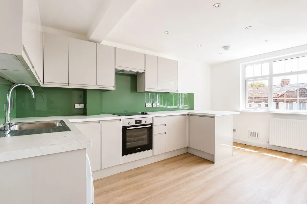 Stafford Road, Wallington, photo 6
