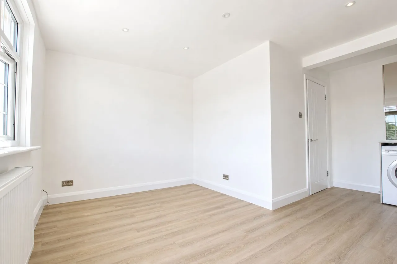 Stafford Road, Wallington, photo 4