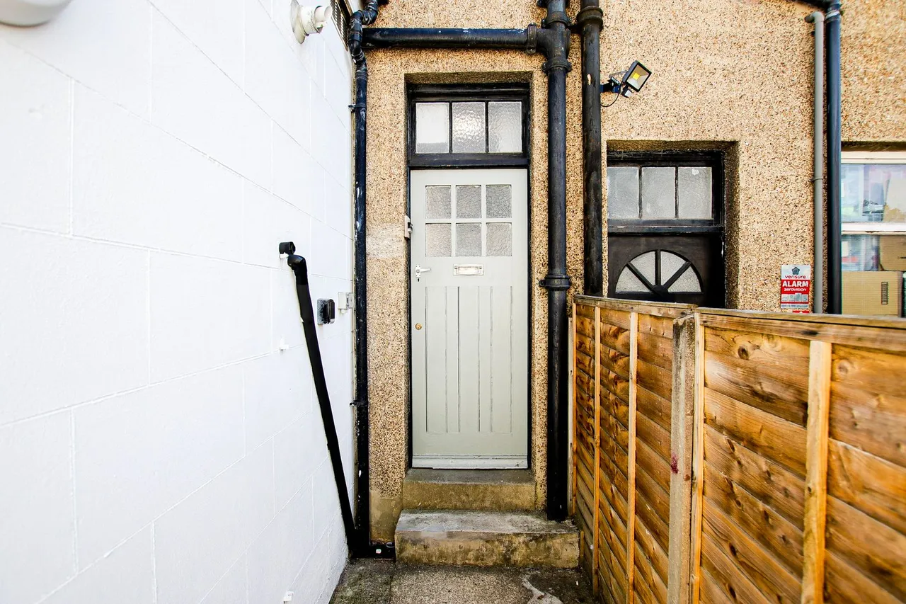 Stafford Road, Wallington, photo 2